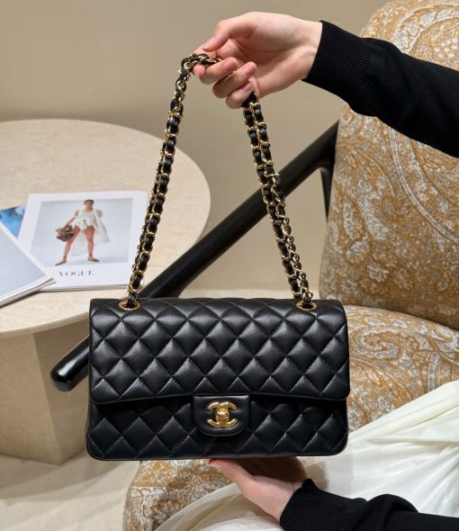 CHANEL CLASSIC FLAP